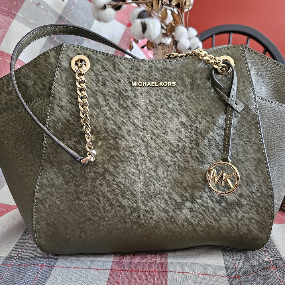 MK purse olive green